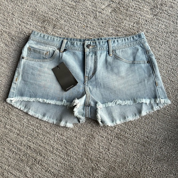 NWT Armani Exchange Denim Shorts Size 8 - Picture 2 of 10